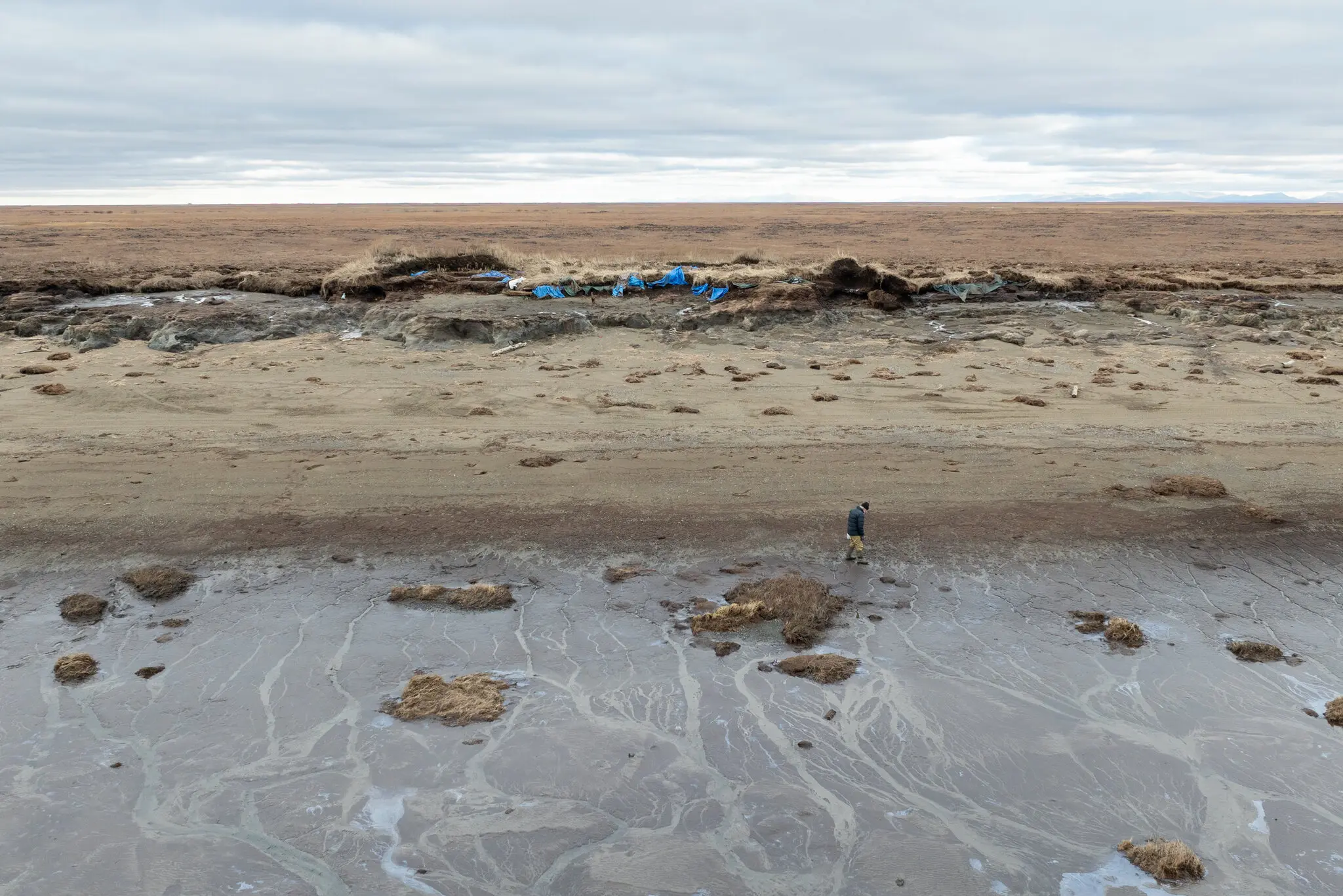 Шторм, що оголив минуле: як тайфун на Алясці запустив перегони за історію Юпіків